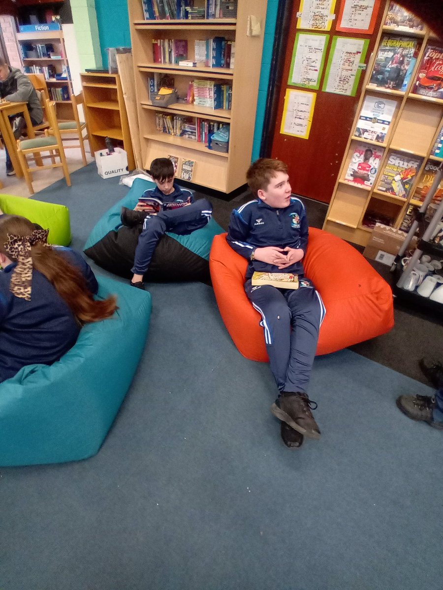 CollinstownPark's tweet photo. A snapshot of fun going on in the library for 1G #WeAreCPCC #Teamddletb 🎄📚 @collinstpklib https://t.co/tyoC3m9WsX
