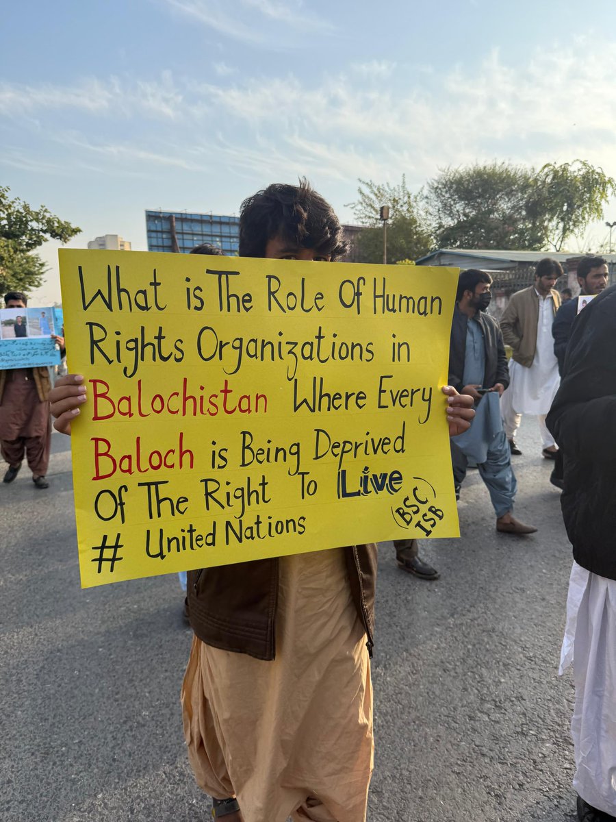 BSCIslamabad's tweet photo. Baloch Students Council Islamabad organized a peace walk today at the Islamabad Press Club on #InternationalHumanRighstDay shedding light on Human rights violations in Balochistan. The peaceful demonstration called the International orgs to play their due role against BalochGenocide including the demand to end EnforcedDisappearances. 
#StopBalochGenocide
#EndEnforcedDisappearances
#10thDecember
#InternationalHumanRightsDay