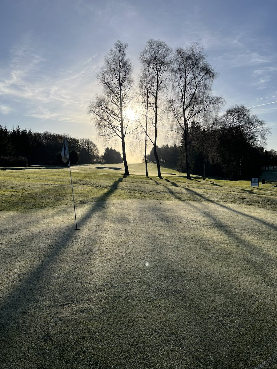 TM8iron's tweet photo. Winter golf. Gotta love it 👍 https://t.co/OURGwkbRPg