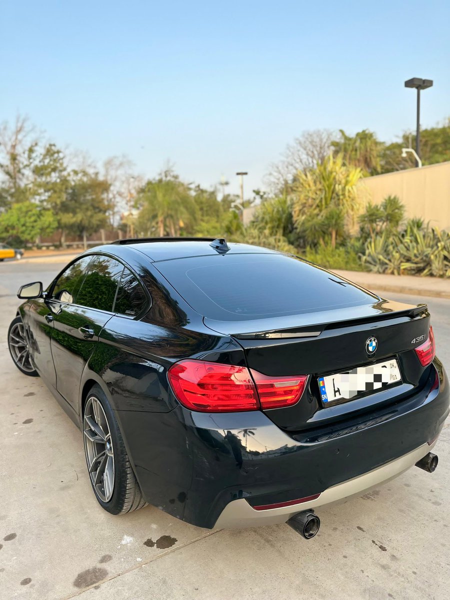 FatimaAlJameela's tweet photo. Bonjour 😁 celui qui m’aide à vendre cette voiture aura bien évidemment 500.000 comme d’habitude on y va . https://t.co/3hQR6NwCxV