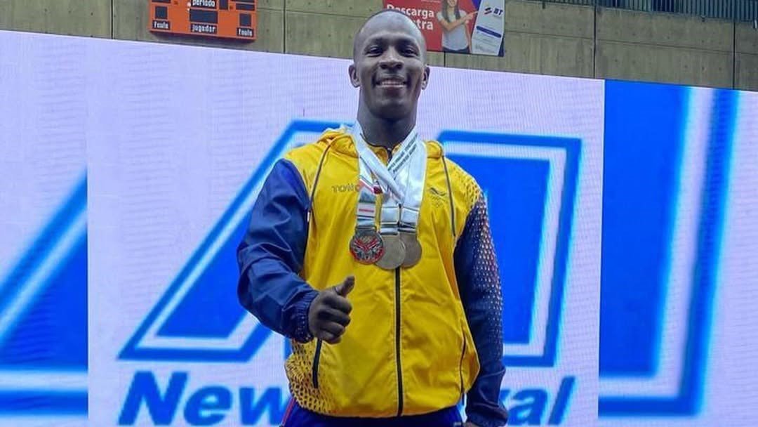 El nuevo campeón del mundo para Colombia en levantamiento de pesas es de Cartago Valle.  Modalidad arranque en el Campeonato Mundial de Halterofilia, con sede en Manama, capital de Baréin. Levantó 155 kg, en la categoría de 73 kilogramos. <a href="/Caracol_Cali/">Caracol Radio Cali</a> <a href="/Indervalle/">Indervalle</a> <a href="/FEDEPESASCOL/">FEDEPESASCOL</a>