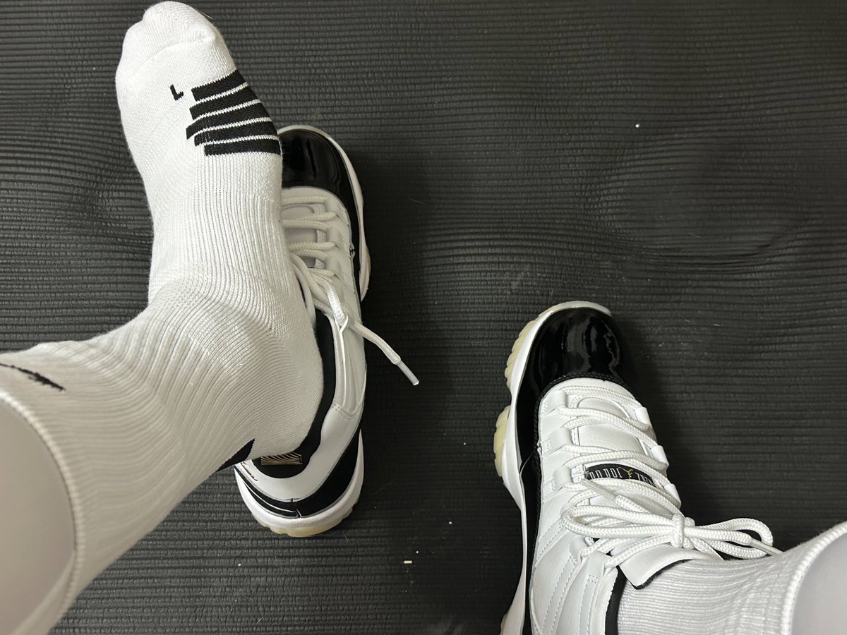 🦶有点酸 谁来帮我捏一捏 #1M #体育生白袜 #伪s