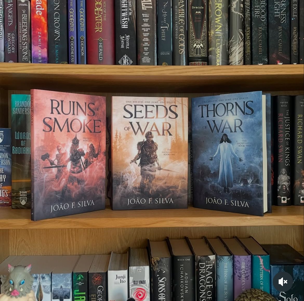 JoaoSilvaWrites's tweet image. I guess it must already be midnight somewhere (looking at you, Aussie), which means it’s my birthday over there.
To celebrate, all three of my ebooks are on sale at just 0.99 each! Better hurry!
SoW: books2read.com/SeedsOfWar
ToW: books2read.com/u/merK0l