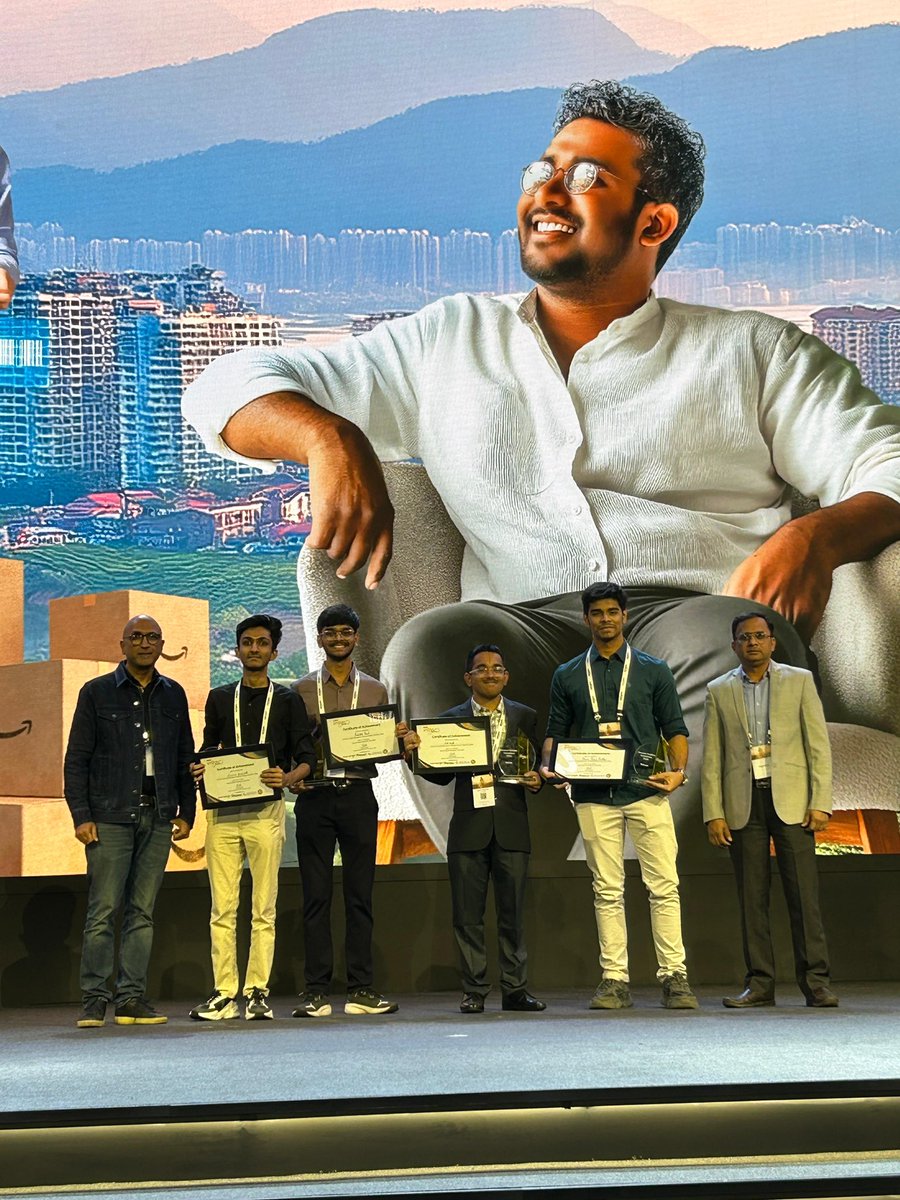 AmazonNews_IN's tweet photo. Congratulations to the winners of SMBhav Hackathon 2024! Your innovative solutions will drive growth for MSMEs &amp; e-commerce. Thank you to our partners @startupindia, @nifindia &amp; @AICTE_INDIA for making this event a success. #AmazonSMBhav2024 @DrJitendraSingh @Chetankrishna https://t.co/K6SpQmEoJR