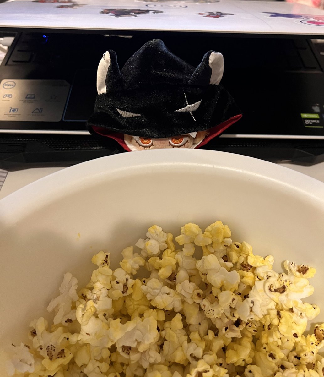 tinycat2000's tweet photo. would you give him popcorn https://t.co/4ncfjlAjyC