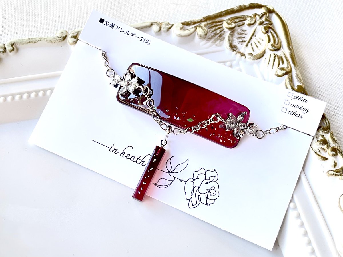 3周年𝑇ℎ𝑎𝑛𝑘 𝑦𝑜𝑢*.プレゼント企画🎁⋆*

【泪ネックレス又は夜曲ブレスレット】
1名様にプレゼント💐*·̩͙

✦応募方法
<a href="/inheath21/">in heath(ｲﾝ ﾋｰｽ) 🥀</a> をフォロー&amp;こちらの投稿をRP

✦応募期間
12/12 21時まで

1枚目の画像を確認しご応募ください💫
（2･3枚目は作品例です。）

沢山のご応募お待ちしてます♥️