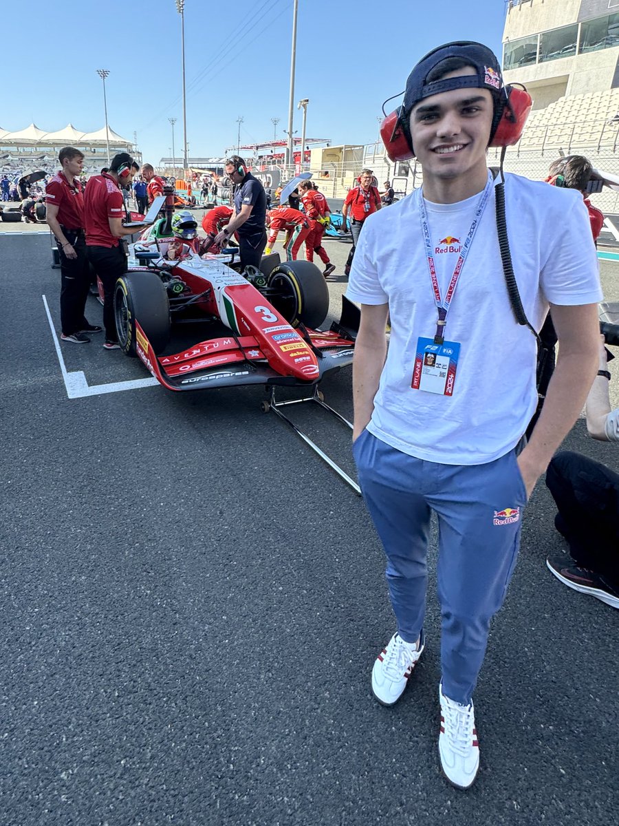 OFICIAL: Sebastián Montoya correrá Fórmula 2 con Prema en 2025, regresando a la organización italiana con la que corrió F4 y FRECA. Su compañero de equipo será Gabriele Mini, con quien ya compartieron en Prema en ese lapso anterior. Este miércoles prueban juntos en Abu Dhabi.