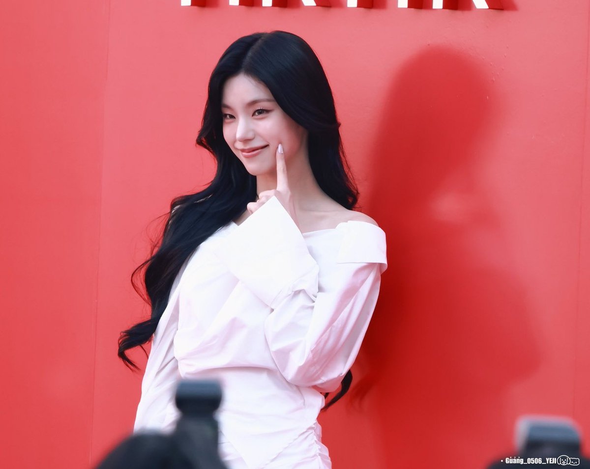 yeji is genuinely the most gorgeous girl I've ever seen