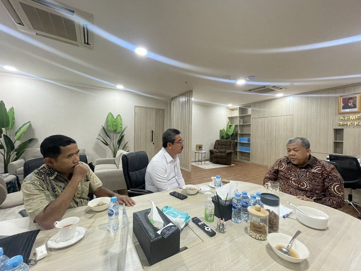 Wamen PKP <a href="/Fahrihamzah/">#AyoMoveOn2024</a> menerima para gubernur terpilih Provinsi Maluku Hendrik Lewerissa dan Gubernur Provinsi Nusa Tenggara Barat Lalu Muhammad Iqbal di Jakarta, 9 dan 10 Des 24.