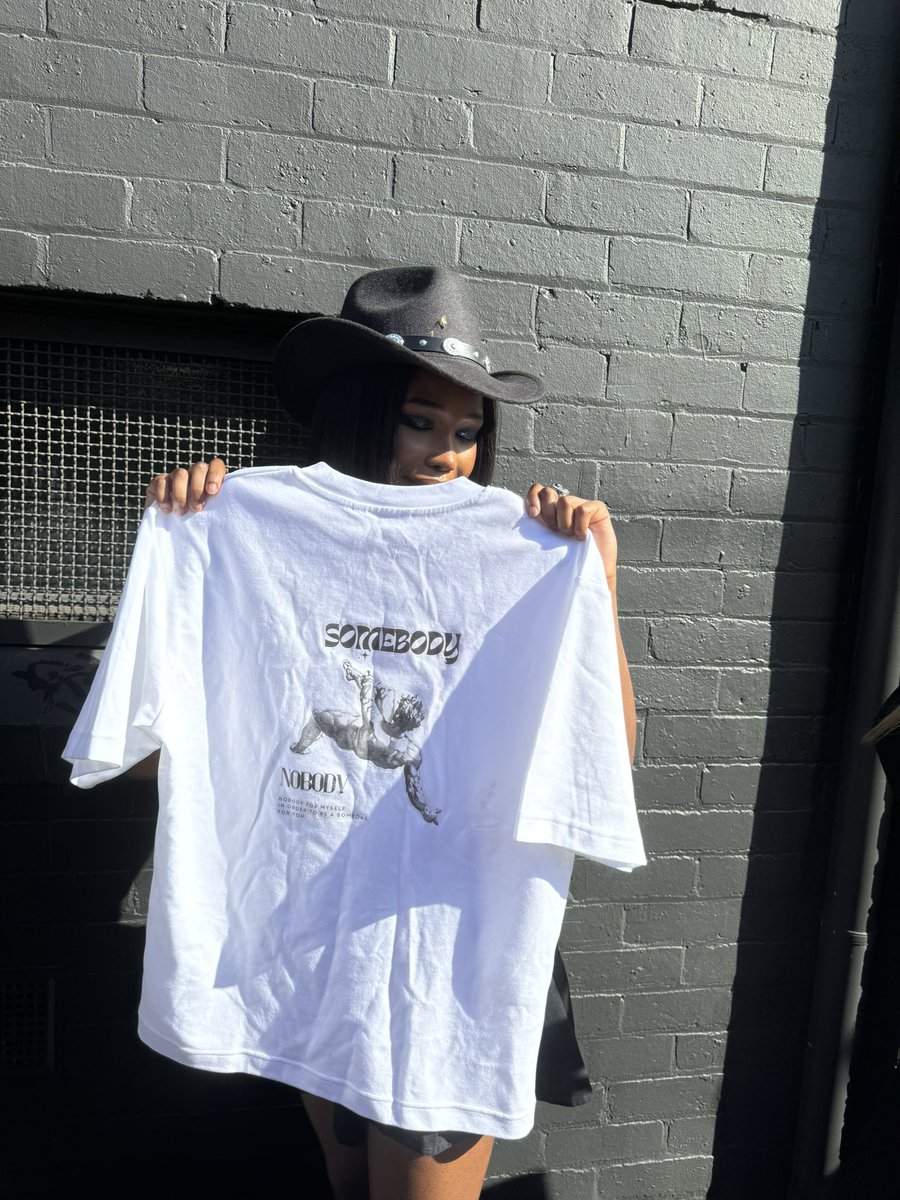 dprdreaming's tweet photo. if someone has this shirt could you please bring it to me? it was a gift for ian🥹
#DPRIAN #DPRMELBOURNE https://t.co/RxNhBXBElB