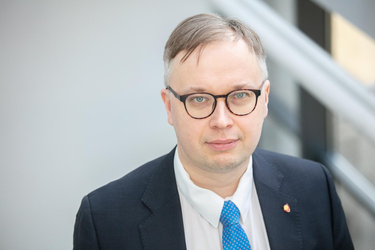 Bitcoin ületas lõppeval nädalal maagilise 100 000 dollari piiri, aga kui kõrgeid tippe veel vallutatakse, ei tea keegi. Ent Eesti Panga ökonomist Peeter Luikmel hoiatab, et üldiselt kehtib turul ikkagi loogika: raha ja rumalus üksteisest lõpuks lahutatakse.

Ühtpidi see suur