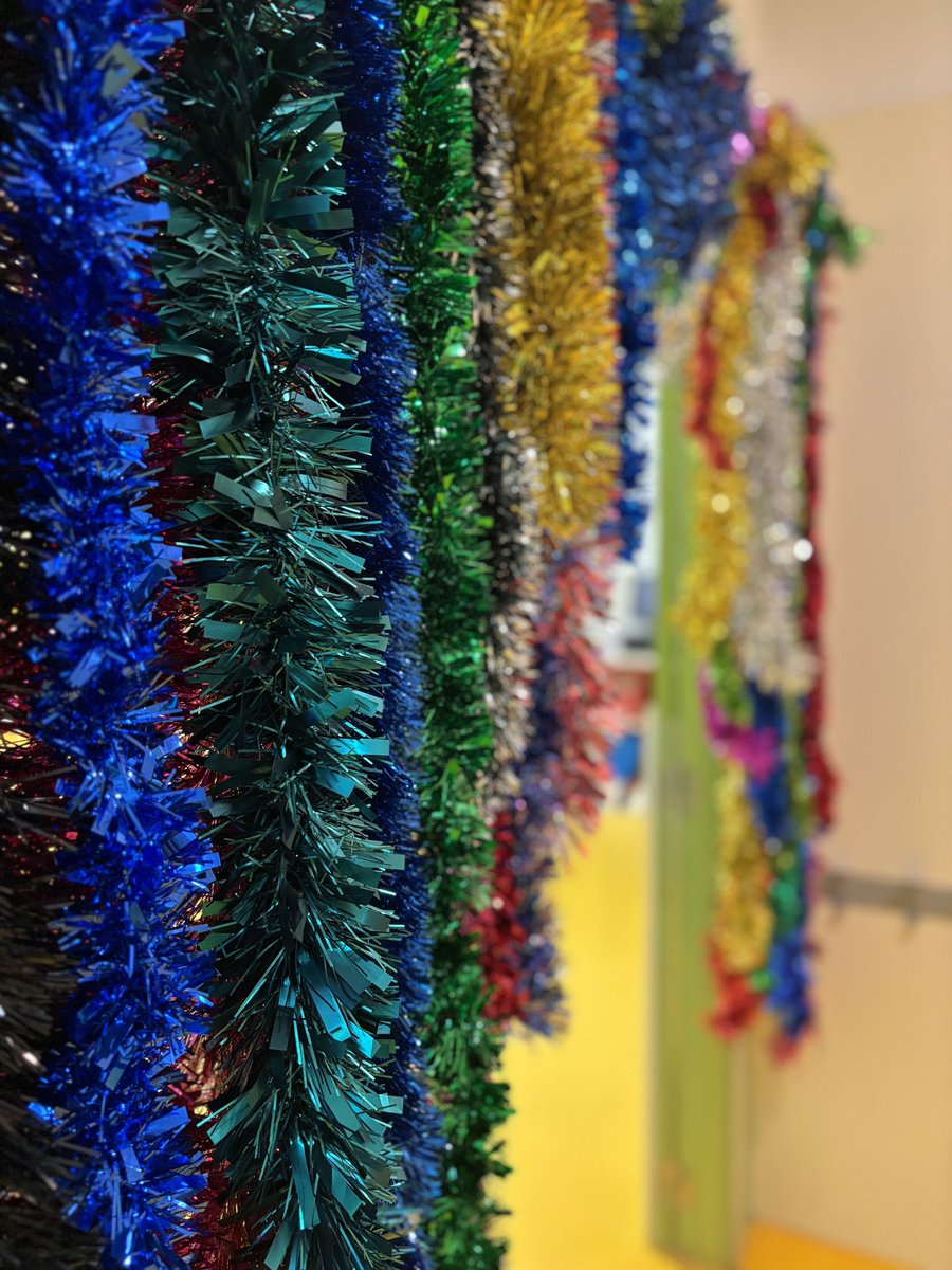 IgnasiHeras1's tweet photo. Com cada curs l’entrada del MOPI de #jecasp ha quedat espectacularment guarnida per aquests dies nadalencs. 
Hi han participat infants i famílies i ens encanta!🤩🎄 https://t.co/e4w82LwifI