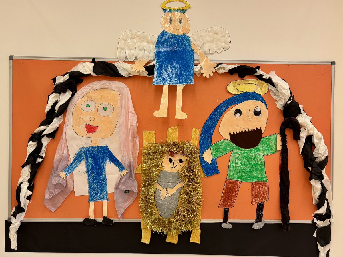 IgnasiHeras1's tweet photo. Com cada curs l’entrada del MOPI de #jecasp ha quedat espectacularment guarnida per aquests dies nadalencs. 
Hi han participat infants i famílies i ens encanta!🤩🎄 https://t.co/e4w82LwifI