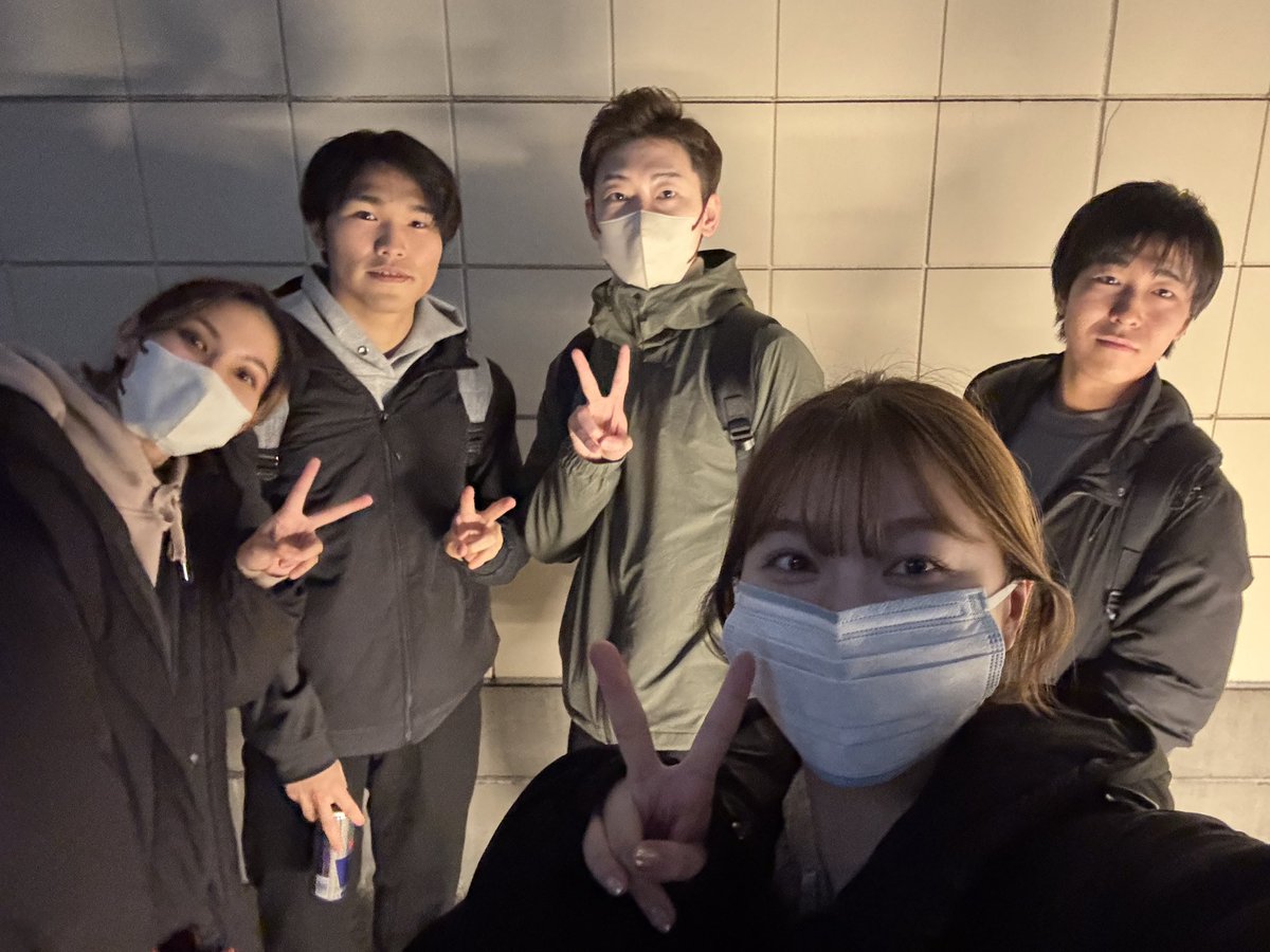 今日のみなとみらい店

復職後、初の遅番！！
夜みんなで帰れたー🚃

退勤後の久々じゃれ合いに参加できて
楽し過ぎた！！😂⭐️

#ドクターストレッチ
#みなとみらい 
#最高