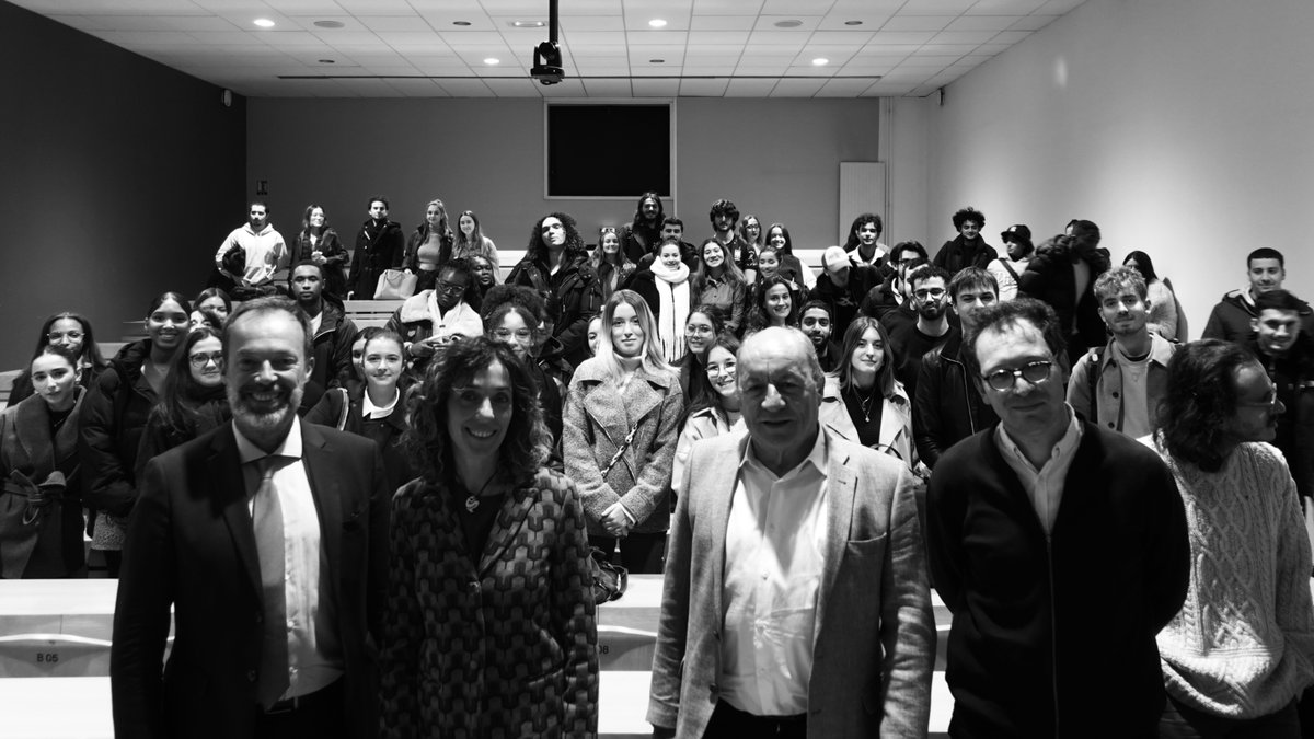 📸 Retour sur "L'algorithme et le travailleur"

Vendredi dernier, l’amphi B1 de la Faculté de Droit de l’UPEC 
🙏 Un grand merci à nos intervenants pour leur expertise et à vous, participants, pour votre engagement et vos questions stimulantes !