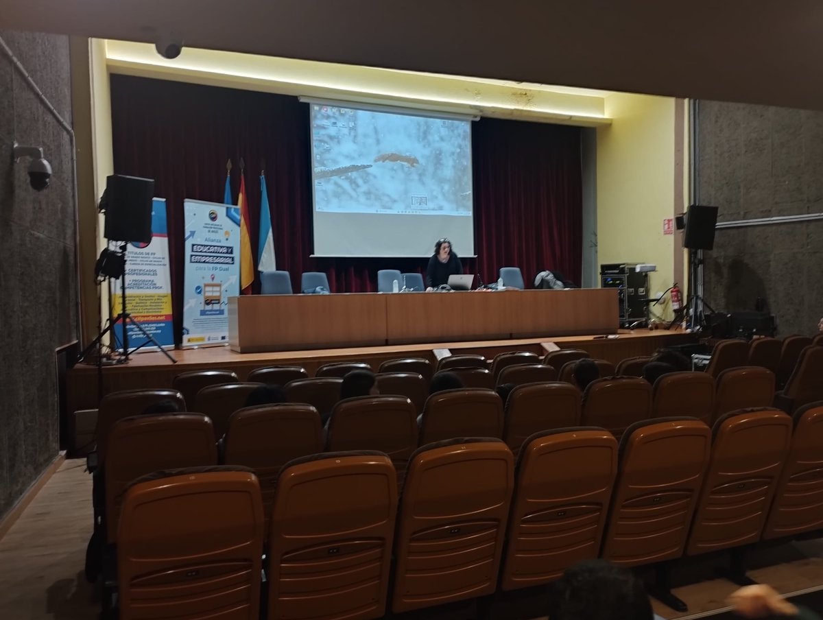 Charla "OPORTUNIDADES DE TRABAJO EN EL  INCAR" impartida por Teresa Valdés-Solís y Carolina Díaz, trabajadoras del INCAR,  a diferentes ciclos formativos en la que les han explicado cuales son las oportunidades laborales  y como acceder a ellas.