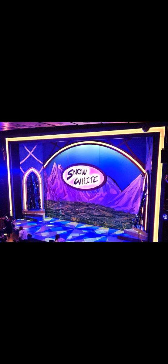 abercrombyPS's tweet image. It&apos;s Panto day!! 🥳 the whole school had a fantastic time at Snow White this morning at the MacRobert! 🎄🍎 

@ClacksEducation 
#pantotime #Christmasiscoming #SnowWhite #fun