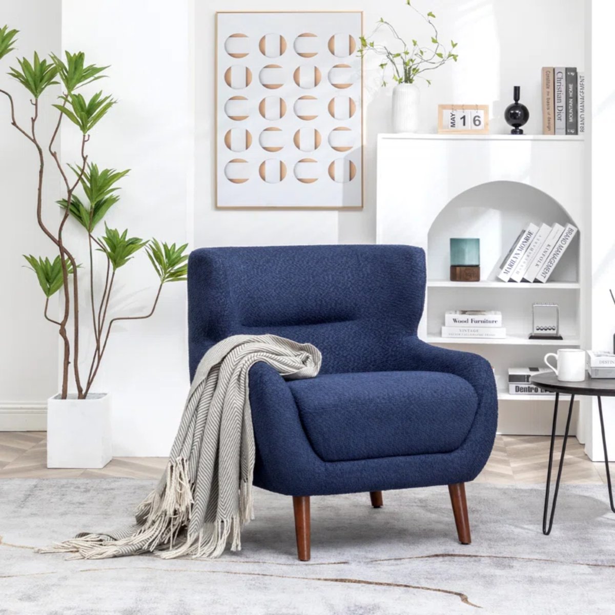 klineksa1's tweet image. Wingback Upholstered Armchair

Description:
This tufted wingback accent chair is the perfect addition to any living room, bedroom, or versatile space in your home
#WingbackChair #UpholsteredArmchair #HomeComfort #LivingRoomDesign #BedroomFurniture #Kline #QualityLiving