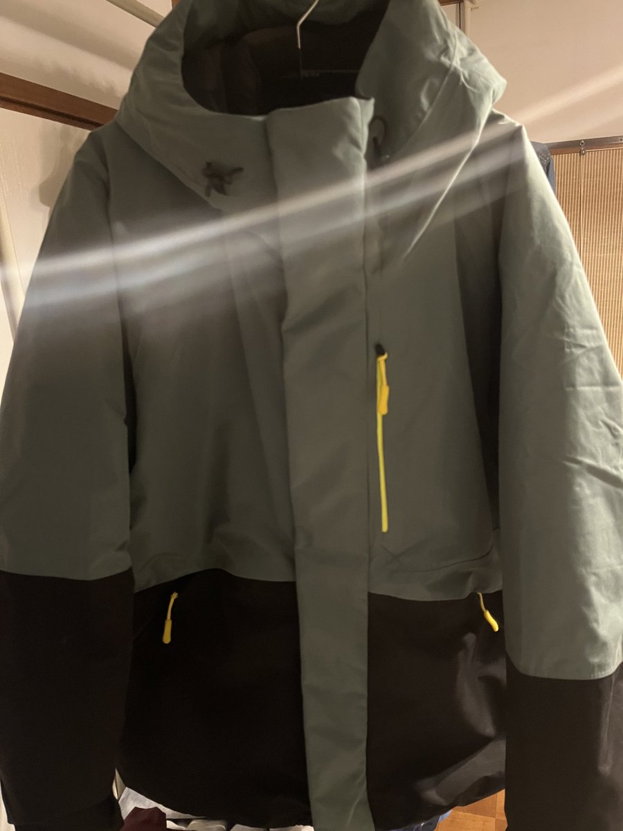 copywriter4C's tweet photo. ワークマンのXシェルター断熱防水防寒ジャケット（5800円）をバイクで着用して1ヶ月の正直レビュー

外気5℃、時速60㌔で35分走行して、走行中の寒さを1ミリも感じません。
防風を謳ってないのに防風してます。まじですごい。

ジャケットの下はフリースと綿ロンＴを着用してます。 https://t.co/7s3OpsgJHN