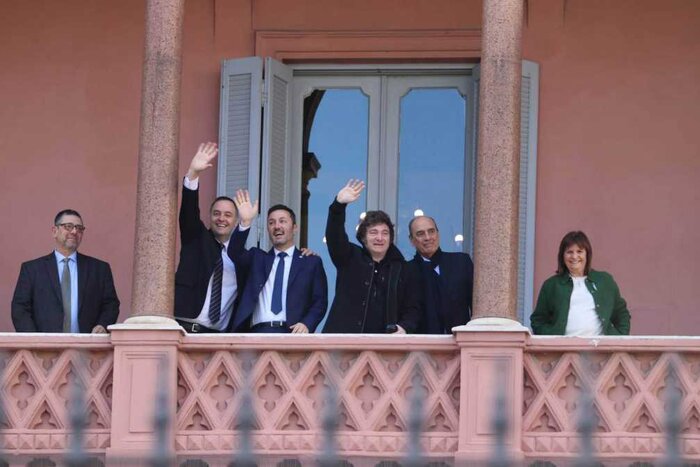 El año de gobierno de Javier Milei, desde la perspectiva de sus políticas públicas. #AHORA conversamos con Diego Raus, director de la Lic. en Ciencia Política y Gobierno de la <a href="/UNLaOficial/">Universidad de Lanús</a>.
📻 radio.unla.edu.ar
☎️ 15 5220 4577