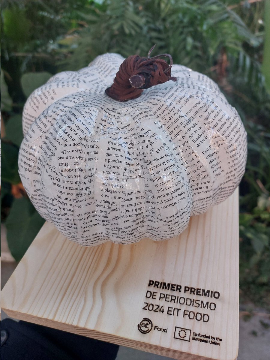 En esta ocasión,  la "Ruperta" era el mejor premio que podía obtener.  GRACIAS al jurado de <a href="/EITFood/">EIT Food</a> por valorar mi trabajo entre los más de 80 presentados en esta edición. 
#CambioClimático en <a href="/CanalSurRadio/">Canal Sur Radio</a>.

#MeHanDadoCalabazas 😜