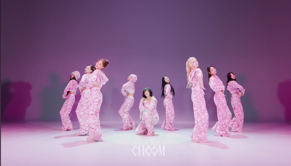pinkot9's tweet photo. Strategy dance formations are so satisfying https://t.co/uGP2ocfmwj