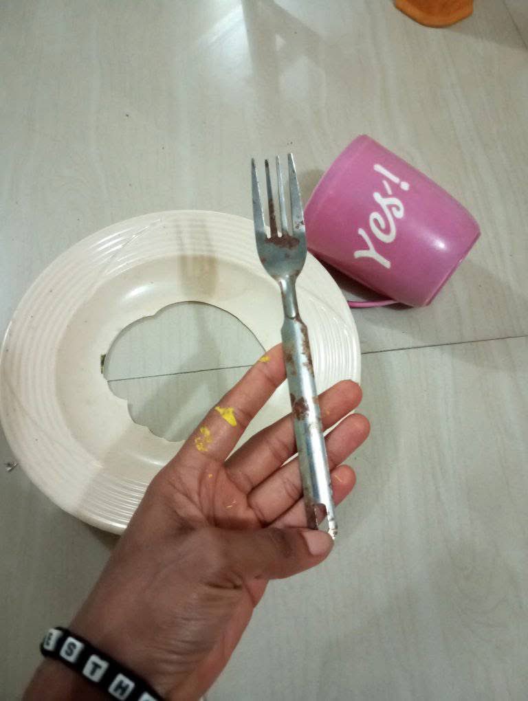 Audreys_Crafts's tweet photo. Let’s have it, let’s have it😊😊
I sell and share ideas 

OLD FORK, BROKEN PLATE, AND OLD CUP, repurpose into a unique water fall 👌

Crafted by @Audreys_Crafts https://t.co/jG0IK3jRL0