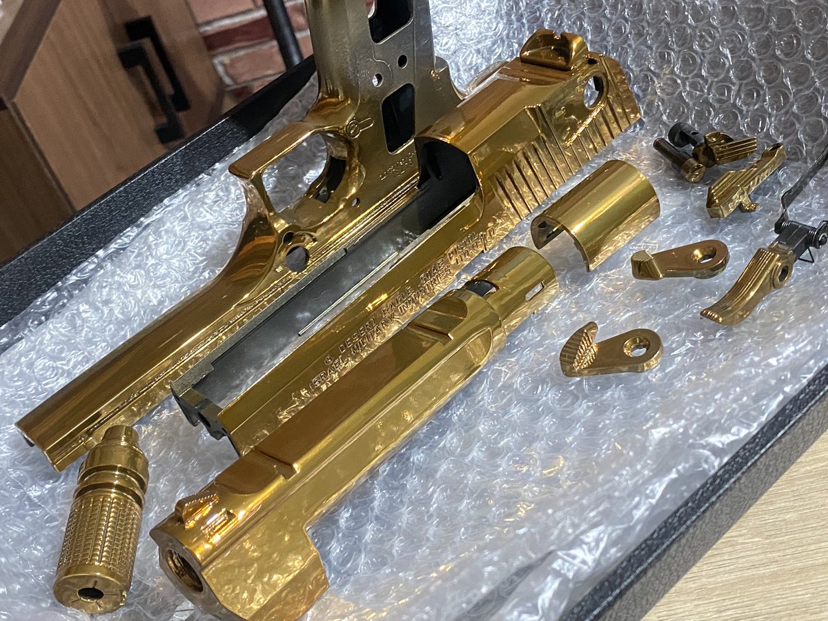 syunkan715's tweet photo. ゴールドクロームキャンディ
エアブラシ塗装
トップコートまで完了！
#showup
#GOLD
#goldkromekandy https://t.co/8HSxx64t6P