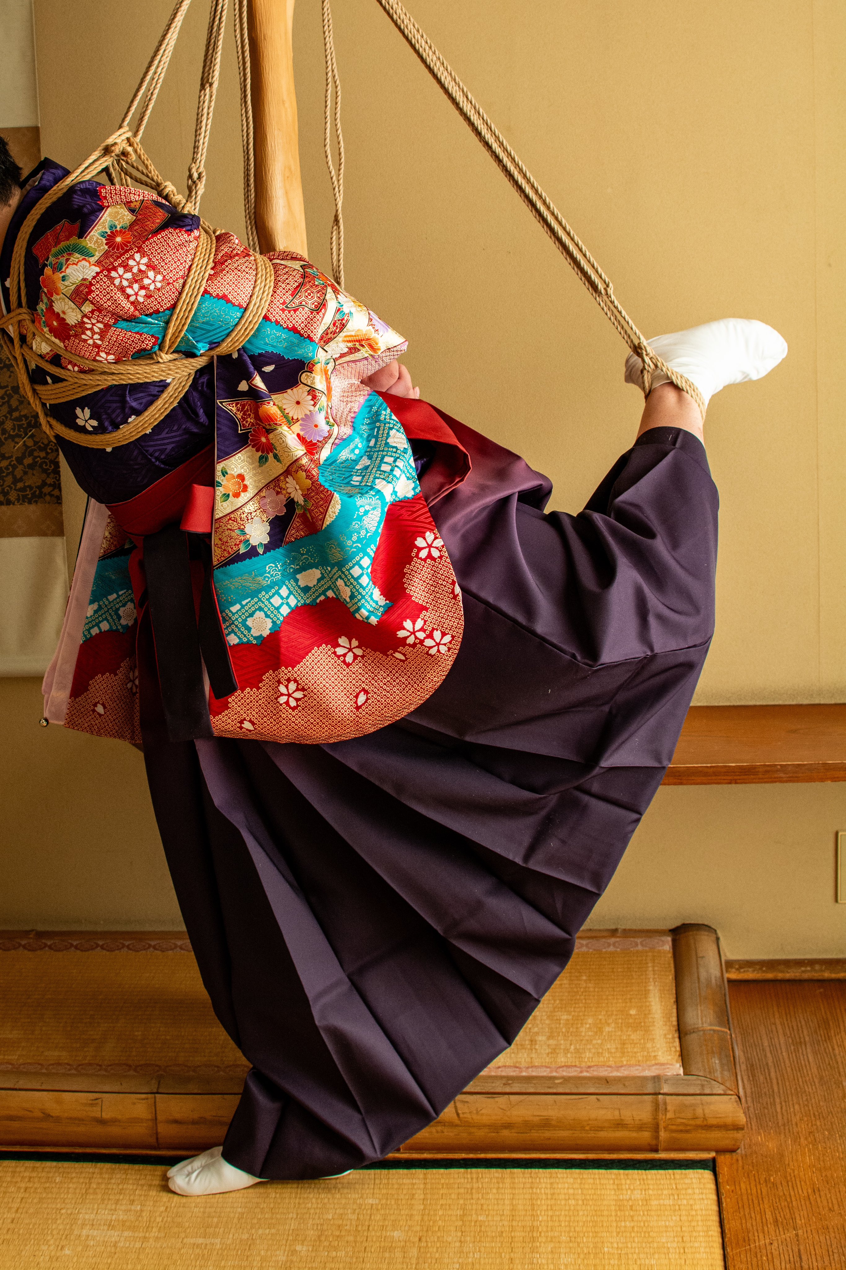 袴　緊縛 