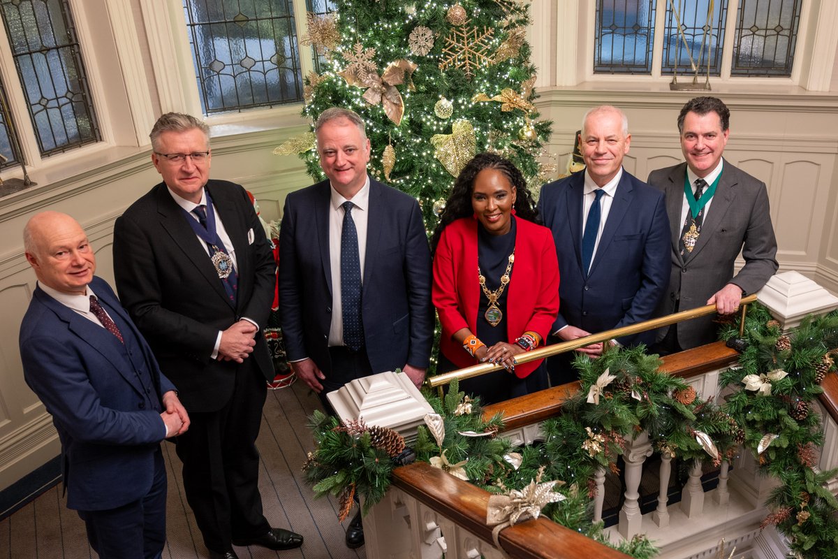 mayordcsdc's tweet photo. A pleasure to join local partners yesterday for an In Camera Dinner hosted by @InvestNI following on from yesterday’s RegTech Forum event held at @UlsterUni in conjunction with Council, which was attended by the Lord Mayor of the City of London, Ald. Alastair King. https://t.co/SBjgtC9peJ