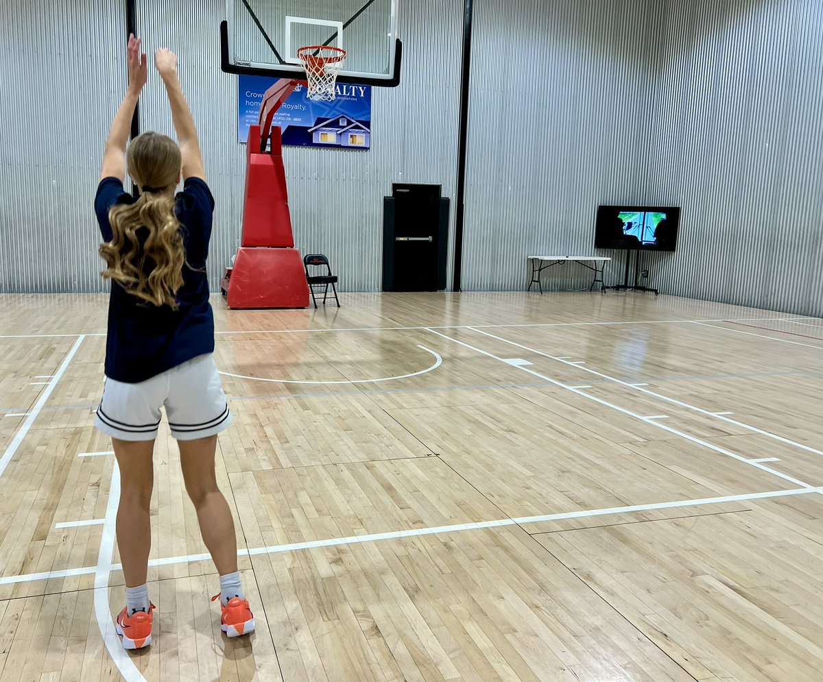 Putting in the extra work isn't just about refining skills; it's a commitment to constant growth. Every practice, every rep..  it all adds up! Embrace the grind, always focus on improvement! Average players maintain. Great players get better! #GrowthMindset 💯📈