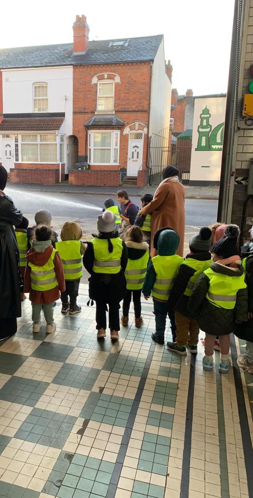 WMFSAston's tweet image. We had a visit from one of our local children's groups. Showed them all the equipment that we have to keep them, and ourselves safe, and best of all, a chance to use the hose reels! 🚒💦🔫 #futurefirefighter #safety