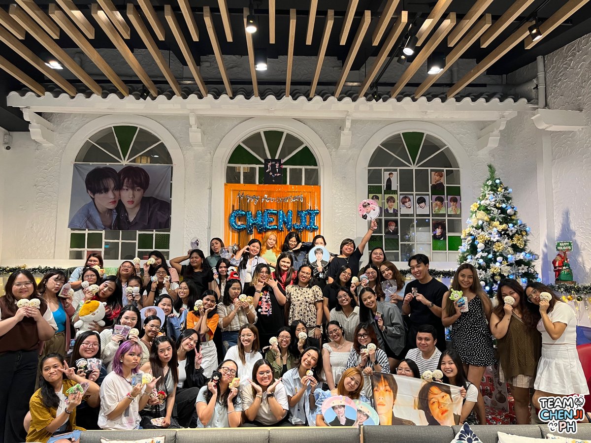 chenjiph's tweet photo. And of course to our best friends who came to celebrate, connect, and create memories together. 🩵🧡🤟🏼

Thank you for making all of this possible! We hope everyone had a great time as we expanded our universes and explored the different possibilities with Chenle &amp; Jisung. 🌌 https://t.co/WiUGR44cZq