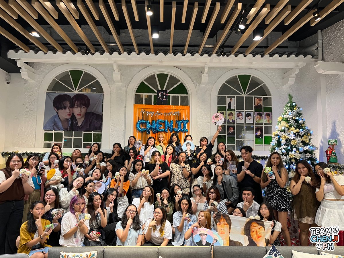 chenjiph's tweet photo. And of course to our best friends who came to celebrate, connect, and create memories together. 🩵🧡🤟🏼

Thank you for making all of this possible! We hope everyone had a great time as we expanded our universes and explored the different possibilities with Chenle &amp; Jisung. 🌌 https://t.co/WiUGR44cZq