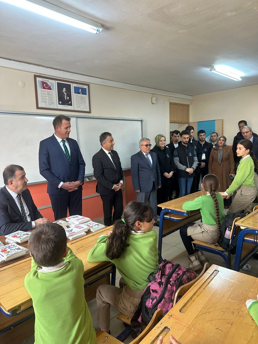 TÜGVA Bayburt olarak, Sayın Valimiz Mustafa Eldivan, Milli Eğitim Müdürümüz Rahmi Güney ve İl Temsilcimiz Gökhan Ayhan’ın teşrifleriyle gerçekleştirdiğimiz Kitap Kurdu programımızda, çocuklarımıza kitaplarını takdim ettik .