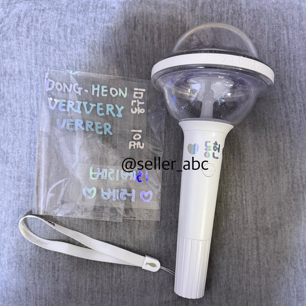 seller_abc's tweet photo. 베리베리 응원봉 베러봉 양도합니다
반택포 2.5
하자x 박스o 실사용o 
제가 보기엔 깨끗한데 미세생활기스 있을수도 있음
 gs25반택 우체국택배(+0.2) 가능해요

동헌 호영 민찬 계현 연호 용승 강민 https://t.co/lpxDHz1IFf