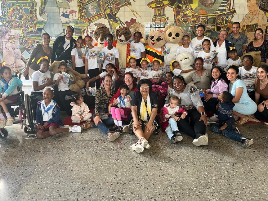 UJCdeCuba's tweet photo. Este 9 de diciembre la escuela especial Solidaridad con Panamá, disfrutó de un maravilloso espectáculo de la mano del proyecto infantil Habana Sueños y la revista Zunzún,  por su aniversario 35 de fundada por nuestro comandante en jefe #FidelPorSiempre.
#Cuba 
#UJCdeCuba https://t.co/2e00DElIvC