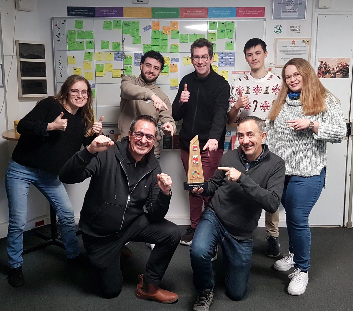 Notre nouveau trophée <a href="/DefisRse/">Trophées Défis RSE</a>, il n'est pas juste là pour décorer (même s'il est plutôt beau, on est d'accord 😉). 

Il représente tout le travail et l'engagement de chaque membre de l'équipe pour faire d'Infotrafic une entreprise où il fait bon vivre et travailler. 😊 

#RSE