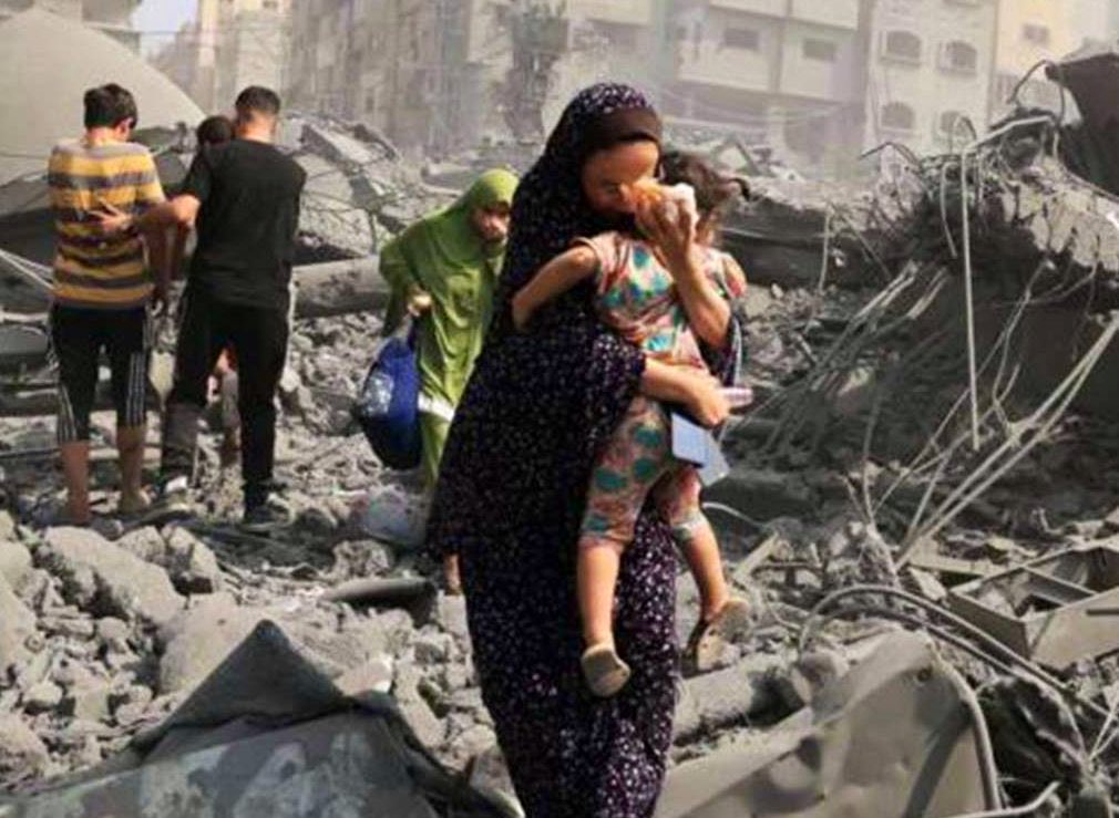 El mundo no debería celebrar el #DíadelosDerechosHumanos mientras caen bombas sobre #Gaza o el #Líbano y los genocidas coronan su crimen robando más tierras a #Siria. 

"¡Desaparezca la filosofía del despojo, y habrá desaparecido la filosofía de la guerra!”