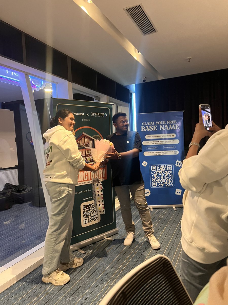 YasminaClement's tweet photo. @0xAishwary really enjoyed your phone call story 📱- only those who were there know what I’m talking about 😏 @0xPolygon @superwomendao @simransaidwhat https://t.co/eAuuXOjsgp