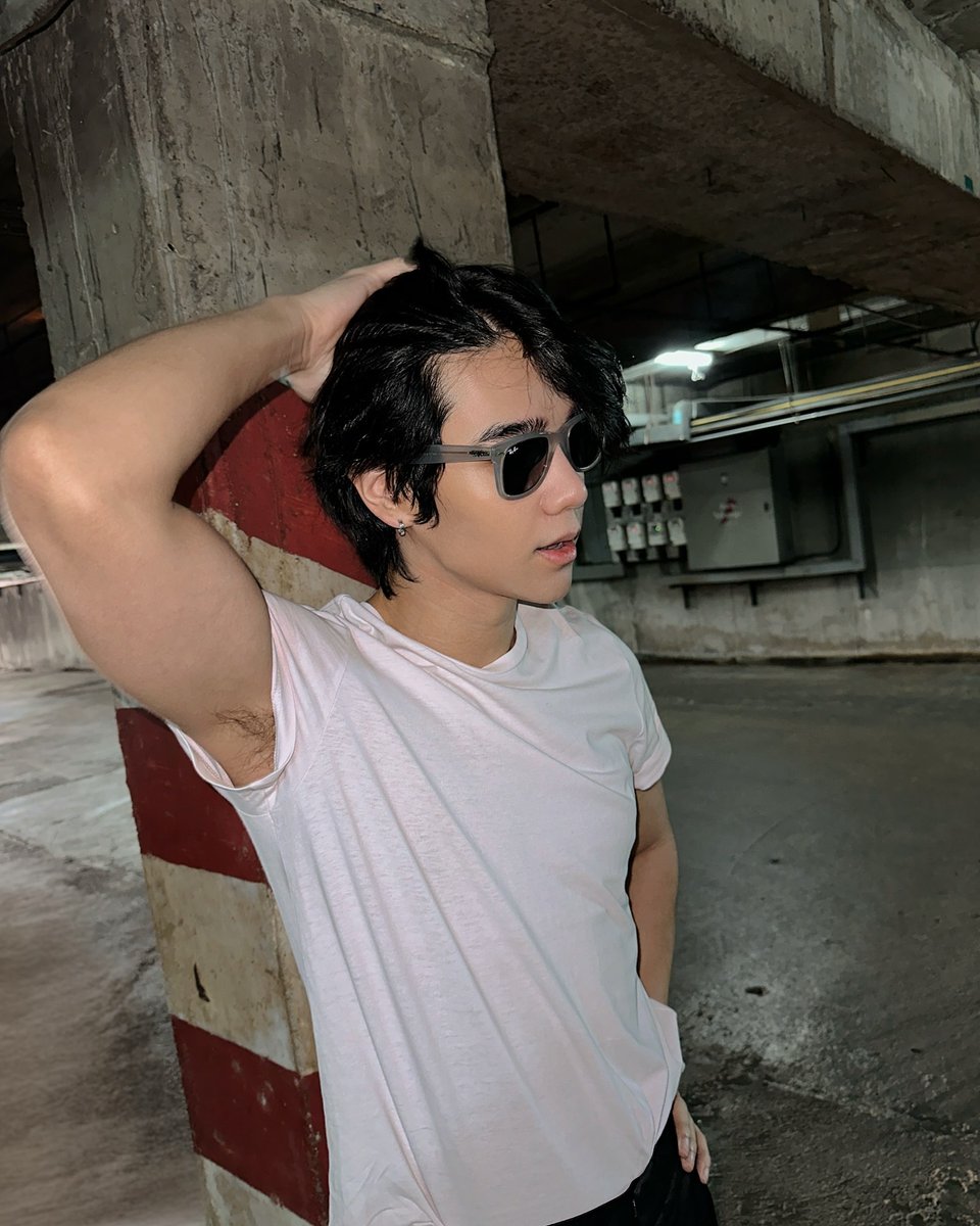 JeffBarcodeBR_'s tweet photo. [POST 🪐] 10.12.24 📷• Atualização do @.jeffsatur via Feed IG.

Nosso embaixador da Ray Ban Jeff Satur está usando a coleção da Ray Ban que as lentes mudam de cor conforme a Luz do local.

#Jeffsatur #RayBanChange 
#RayBan @jeffsatur https://t.co/JnvVCLf2hZ