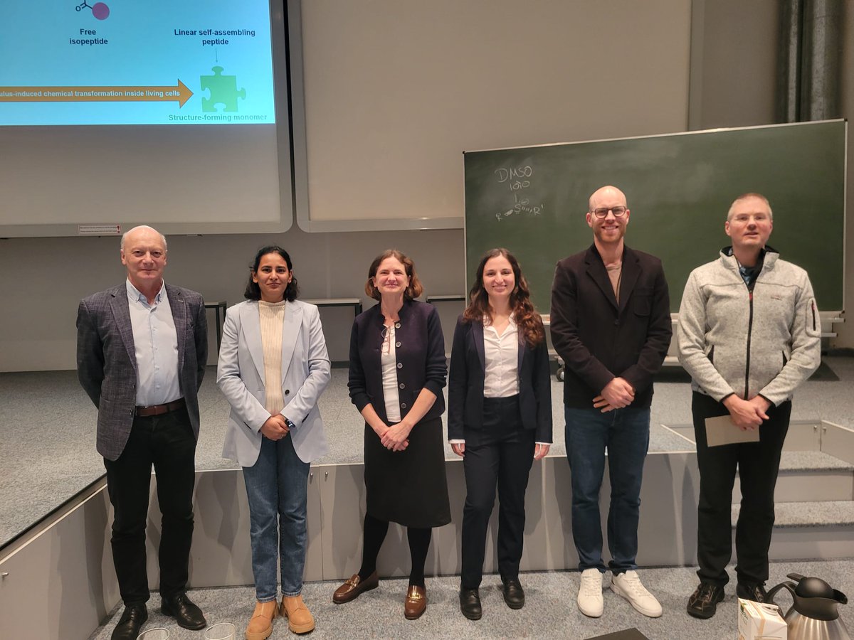 Congratulations to Dr. Chagri (<a href="/SarahChagri/">SarahChagri</a>) on her successful PhD defence last week! Her PhD work is focused on bioresponsive peptides for controlled intracellular structure formation <a href="/Lab_DavidNg/">David Ng 🇸🇬🇩🇪</a>. Her excellent work is recognized with the highest award of summa cum laude!