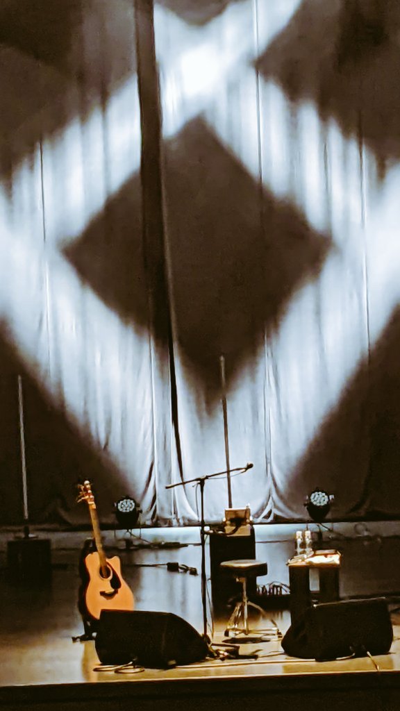 ayatanjetmama's tweet photo. 巨匠の弾き語り良かったです
本当に聞きたかったorionも聞けたし　ただやっぱり早くKEYTALKが見たい気持ちが強くなってしまって複雑です https://t.co/c5NYQK1nML