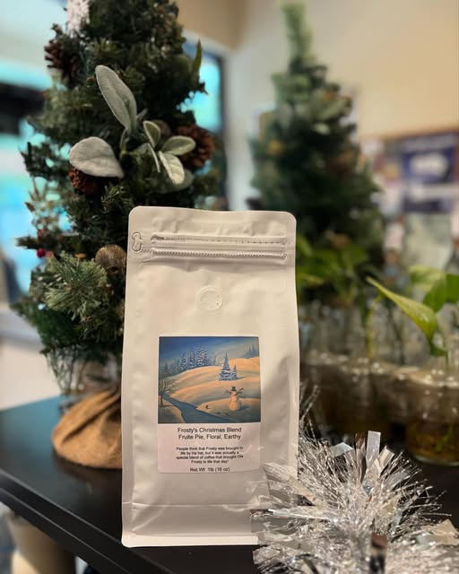 GrindRoast's tweet photo. Come shop our Frosty’s Christmas Blend this holiday season! It’s a mix of our Honduran, Rwanda, Guatemala beans! https://t.co/1s6R3sTGoz