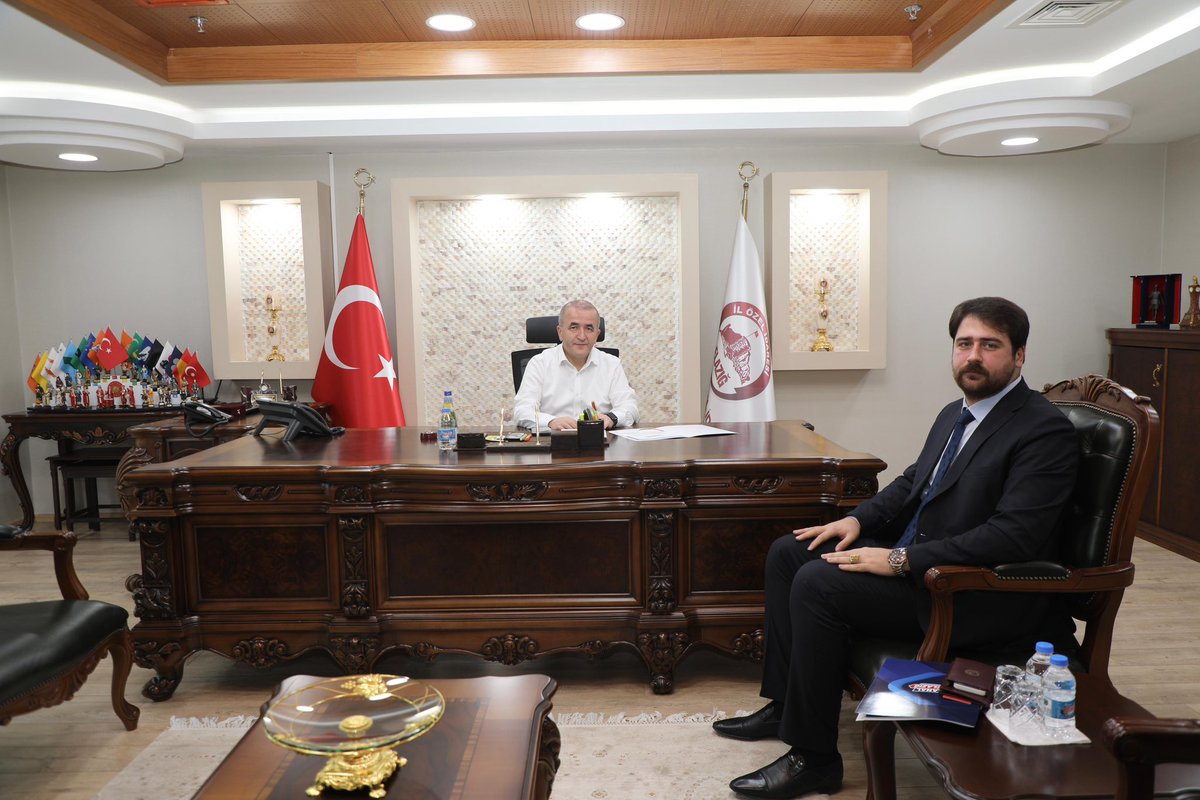 ebaysak23's tweet photo. Uzun ve emek yoğun bir süreç sonunda ekibimizle birlikte  hazırladığımız KANAL ELAZIĞ proje dosyamızı, şehrimizin gelişimi ve vizyonuna değer katacağına inandığımız bu önemli adımı, Kıymetli Valimiz Sn Numan HATİPOĞLU’na arz etme fırsatı bulduk.
@elazig_valiligi @numanhatipoglu https://t.co/iLrApHWfR4