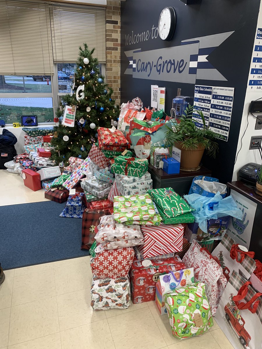 THANK YOU Ms. Bo-Hansen &amp; Student Council for sponsoring 20 gifts! 💙 We are half way there… hoping not to see the floor on Friday! 🎄🥳🎅🏽 <a href="/RySlatts/">Ryan Slattery</a>