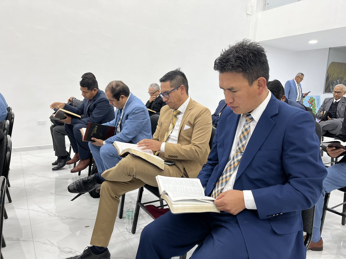 Momentos de reflexión por el Pr. Farí Choque en nuestro Concilio Anual de fin de año. #PalabraViva