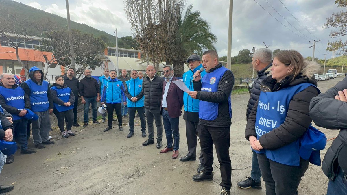 petrolis_merkez's tweet photo. TEMEL CONTA İŞYERİNDE HAKLARIMIZ İÇİN GREVDEYİZ https://t.co/JfDPPucn3g https://t.co/kOZiB5fdiG