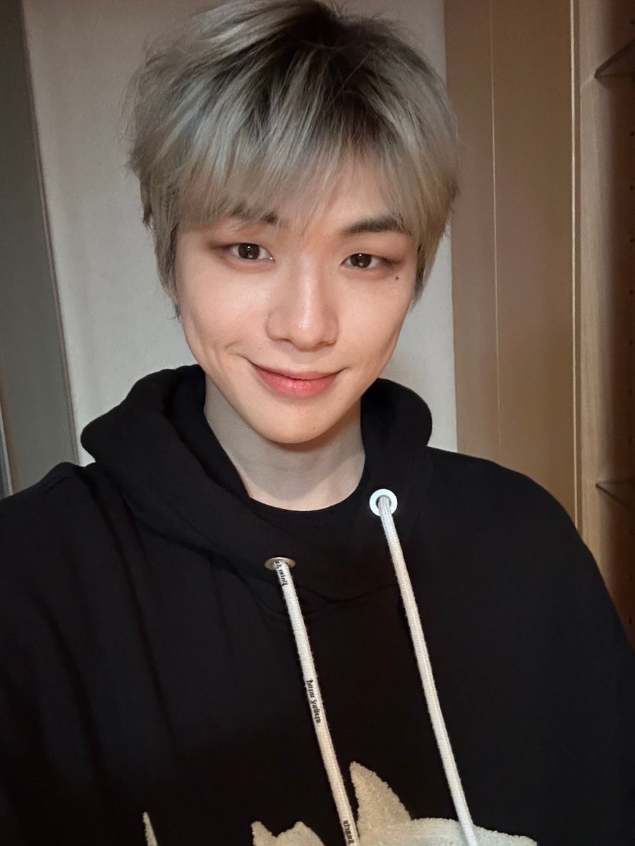 KDanigall's tweet photo. 241210 [비스테이지〡FREE TALK]

정말 간만에 셀카도! 오늘 축하해주신걸 감사한 마음을 담아!

🔗 https://t.co/aTB9HHJaD8

#강다니엘 #KANGDANIEL https://t.co/cq9ZHpQnva