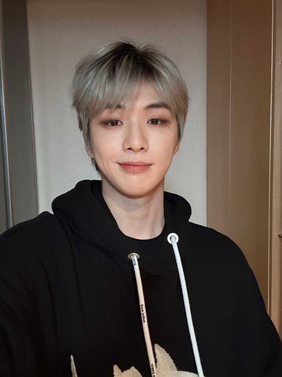 KDanigall's tweet photo. 241210 [비스테이지〡FREE TALK]

정말 간만에 셀카도! 오늘 축하해주신걸 감사한 마음을 담아!

🔗 https://t.co/aTB9HHJaD8

#강다니엘 #KANGDANIEL https://t.co/cq9ZHpQnva